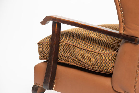 Antiker bequemer Kaminsessel mit Armlehnen aus Holz und losem echtem Daunenkissen, 1900er