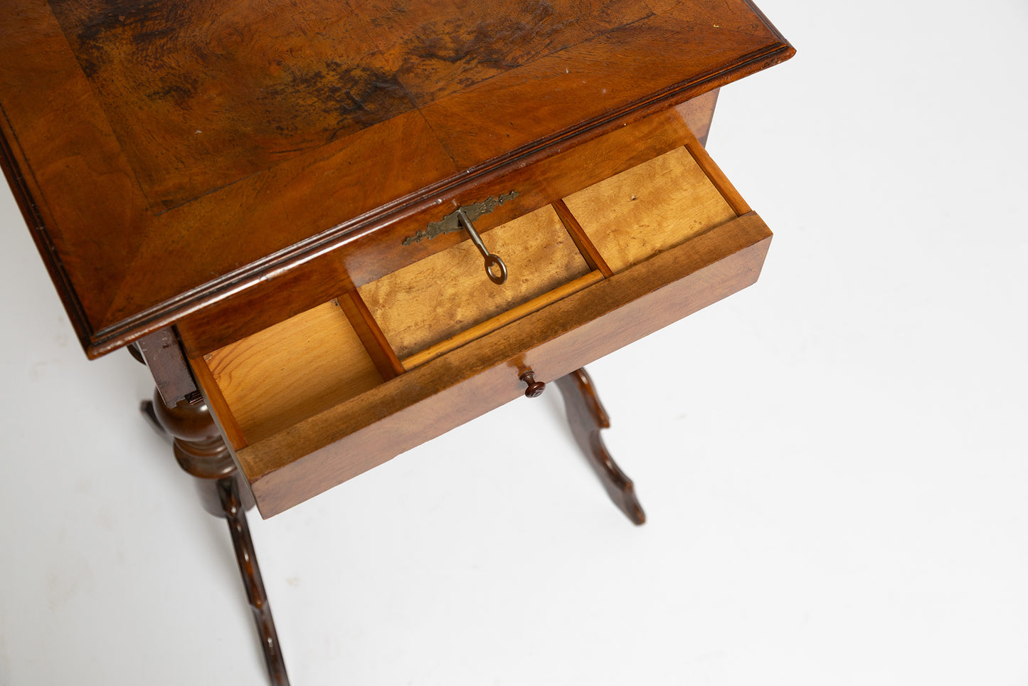 Antiker Nähtisch mit 2 Schubladen, 1905