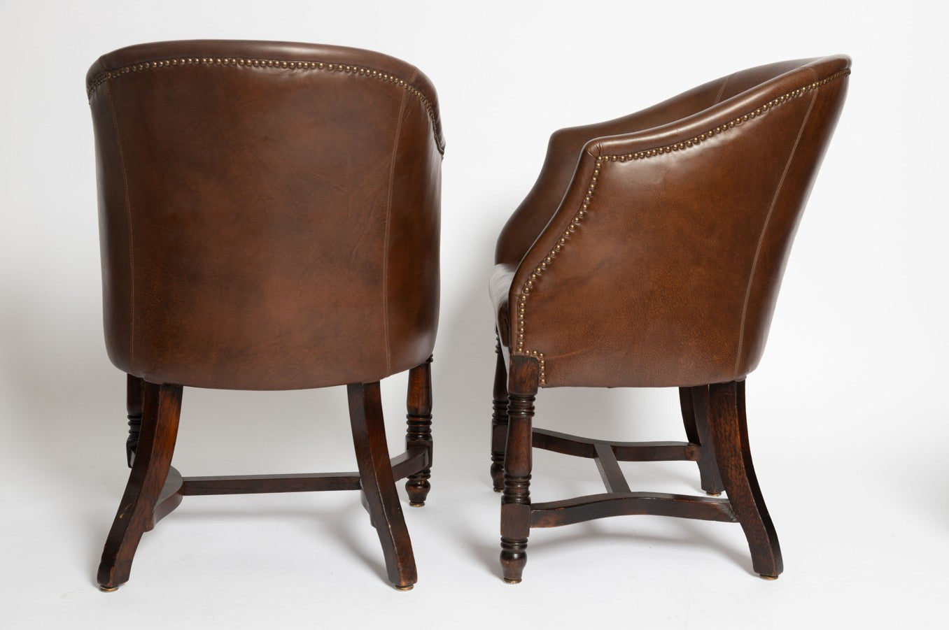 Antike englische Sessel mit runder Rückenlehne aus Leder & Nussholz, 1880er, 2er Set