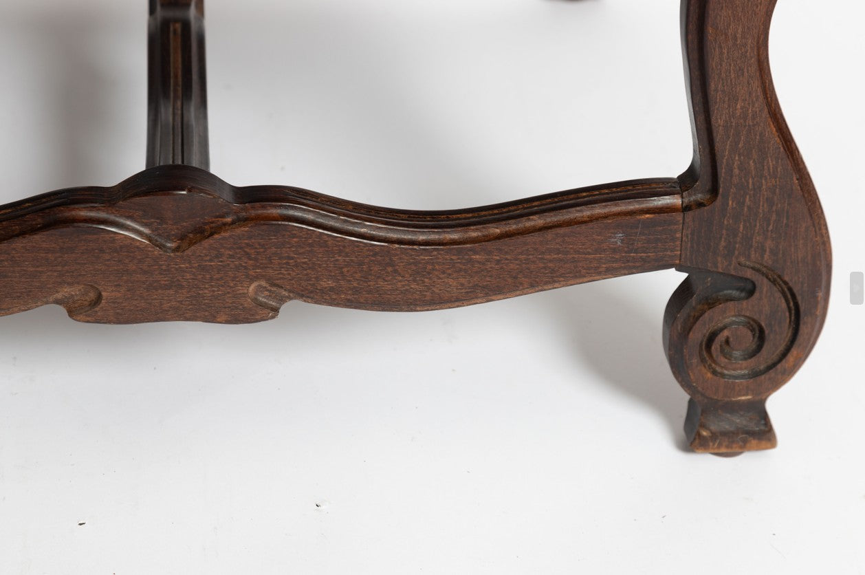 Antiker Italienischer Kaminsessel mit Fußhocker aus Eiche, 1895, 2er Set