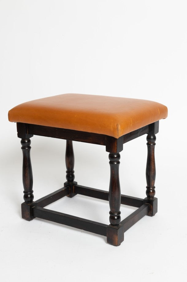 Antiker Italienischer Kaminsessel mit Fußhocker aus Eiche, 1895, 2er Set