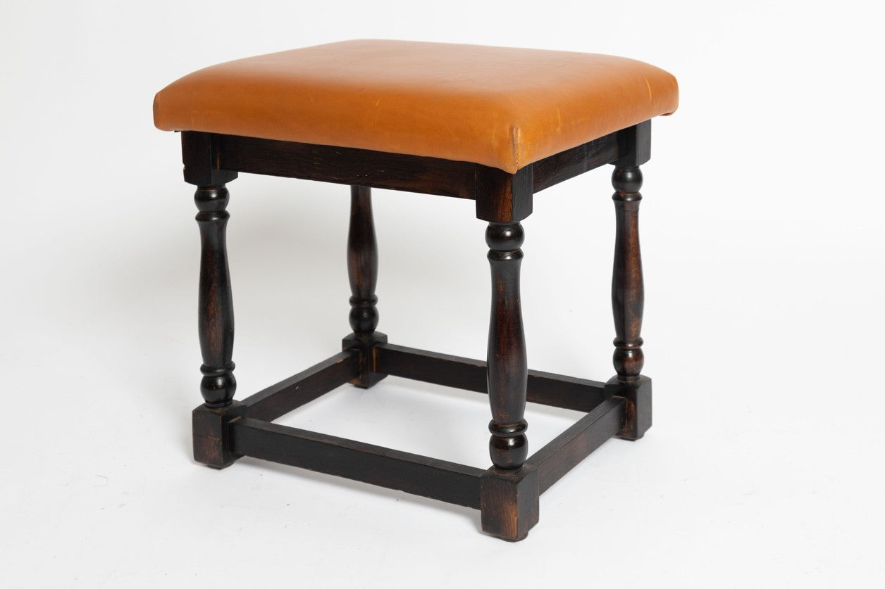 Antiker Italienischer Kaminsessel mit Fußhocker aus Eiche, 1895, 2er Set