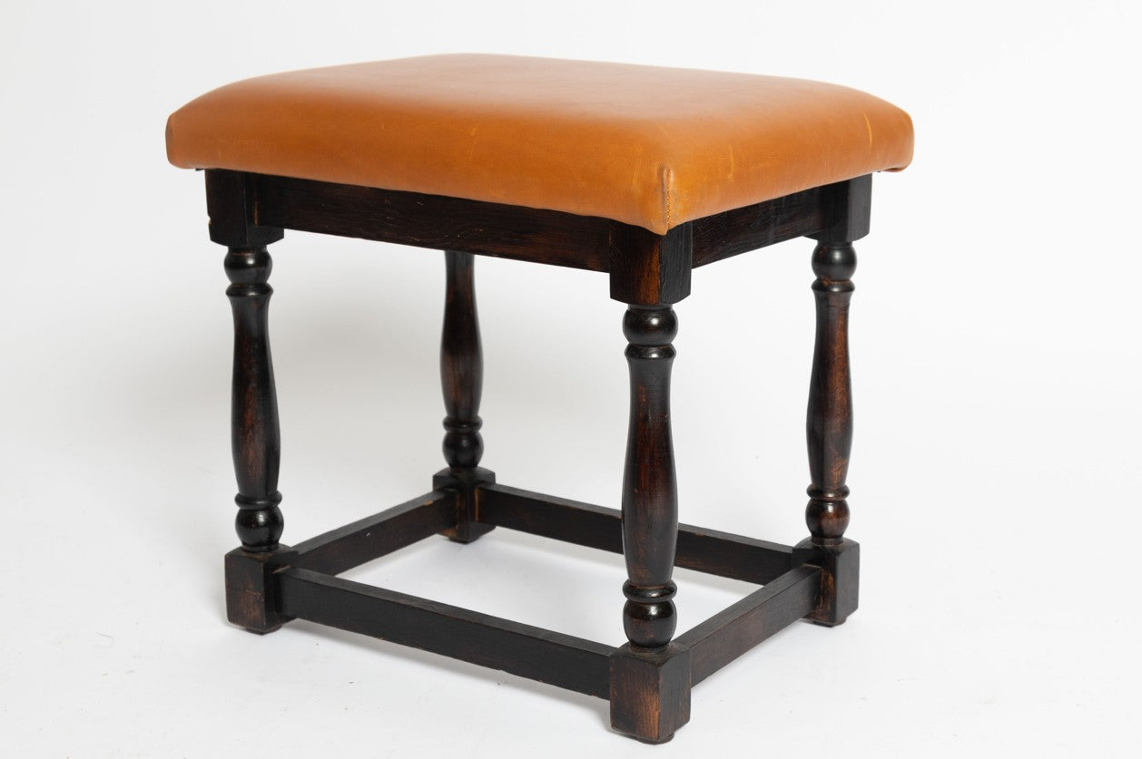 Antiker Italienischer Kaminsessel mit Fußhocker aus Eiche, 1895, 2er Set