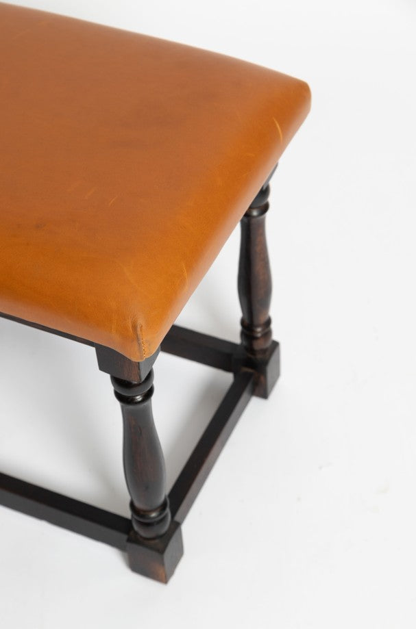 Antiker Italienischer Kaminsessel mit Fußhocker aus Eiche, 1895, 2er Set