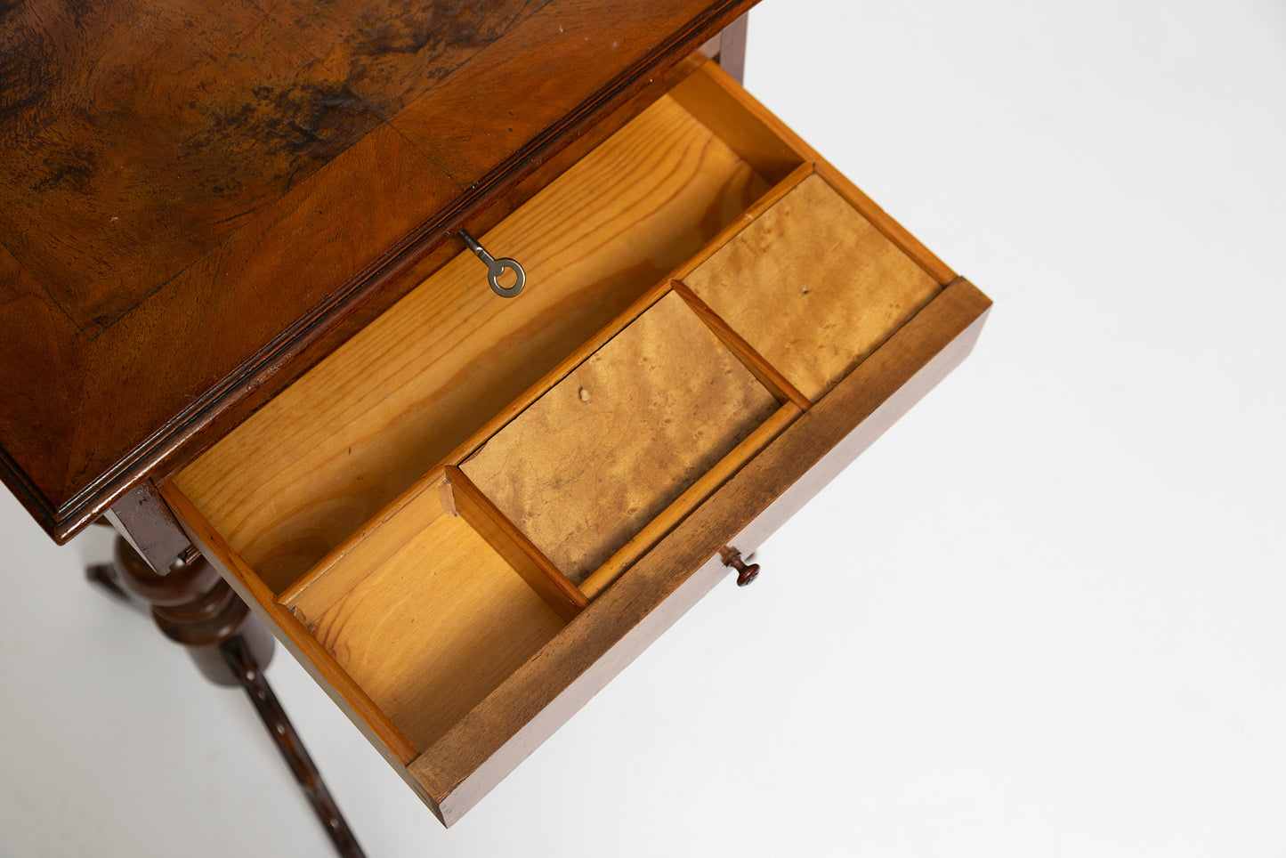 Antiker Nähtisch mit 2 Schubladen, 1905