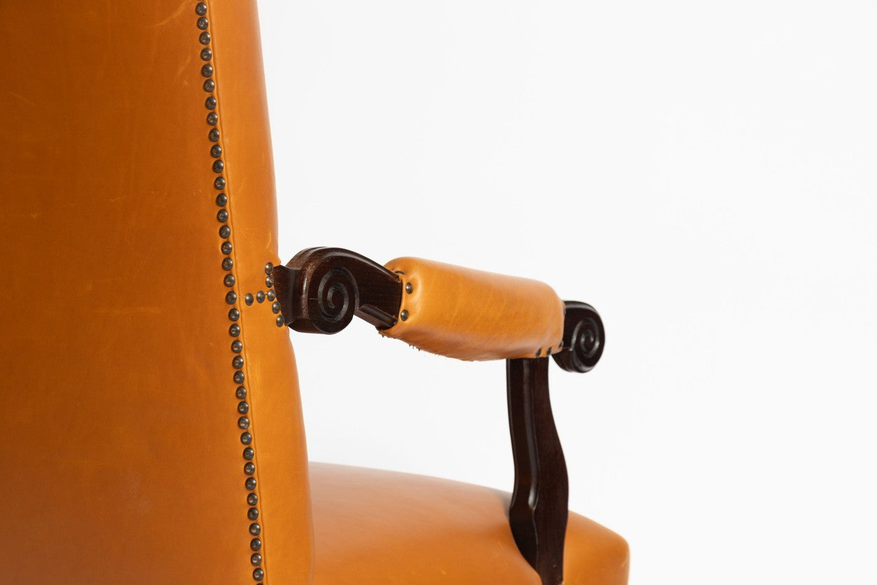Antiker Italienischer Kaminsessel mit Fußhocker aus Eiche, 1895, 2er Set
