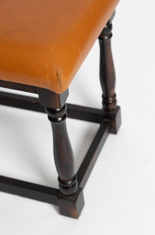 Antiker Italienischer Kaminsessel mit Fußhocker aus Eiche, 1895, 2er Set